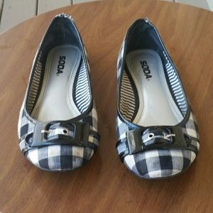 SODA Black & White Flats
